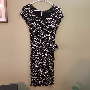 Thyme Maternity Black and White Wrap Midi Dress with Scoop Neck